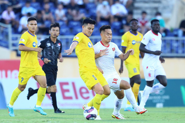 Thắng đậm Hải Phòng, Sông Lam Nghệ An giành lại ngôi đầu - 1