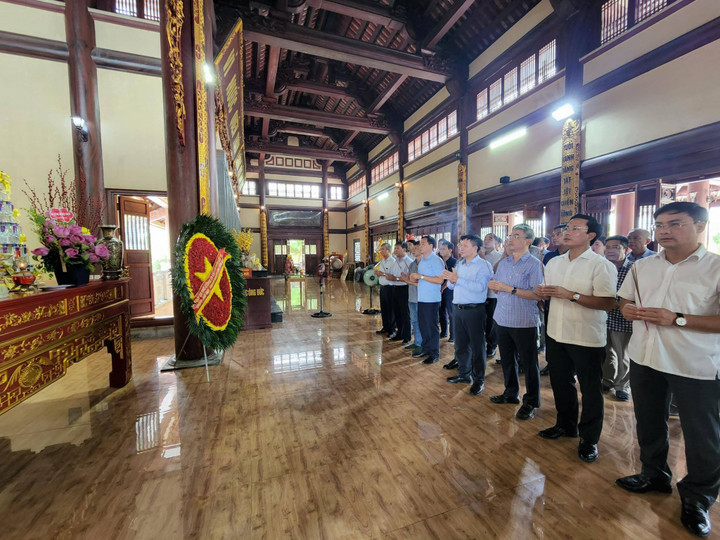 Đài Tiếng nói Việt Nam trao quà cho gia đình thương binh liệt sĩ ở Thái Bình - 2