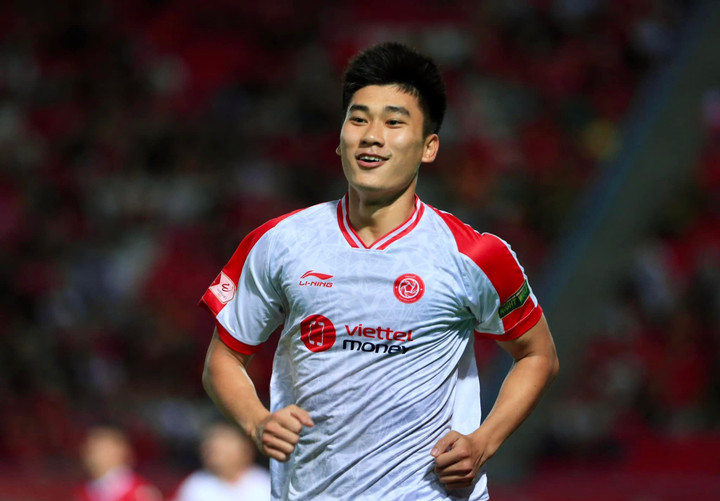 Trực tiếp bóng đá Viettel 1-0 CLB TP.HCM: Bùi Tiến Dũng mắc lỗi - 5