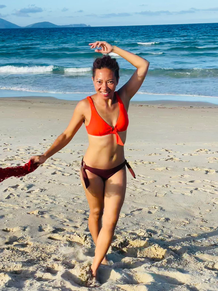 Sao Việt 25/7: Diva Hà Trần khoe body săn chắc khi diện bikini - 2