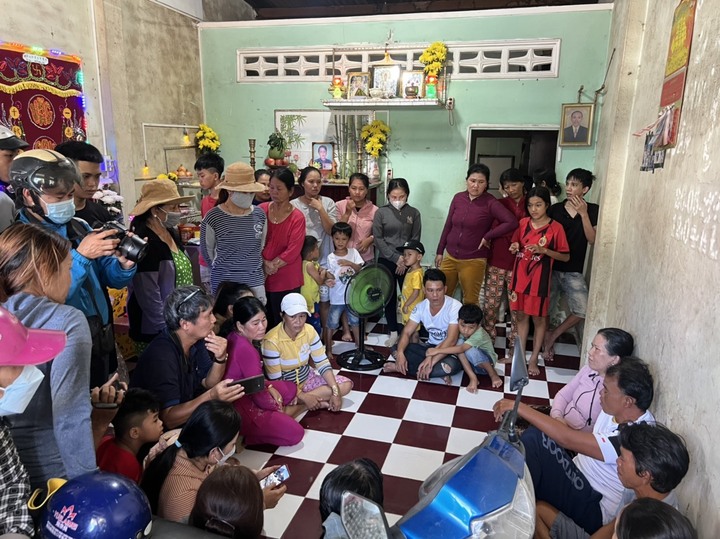 5 ngư dân sống sót sau 12 ngày lênh đênh trên biển: Vớt được cái gì, ăn cái đó - 1