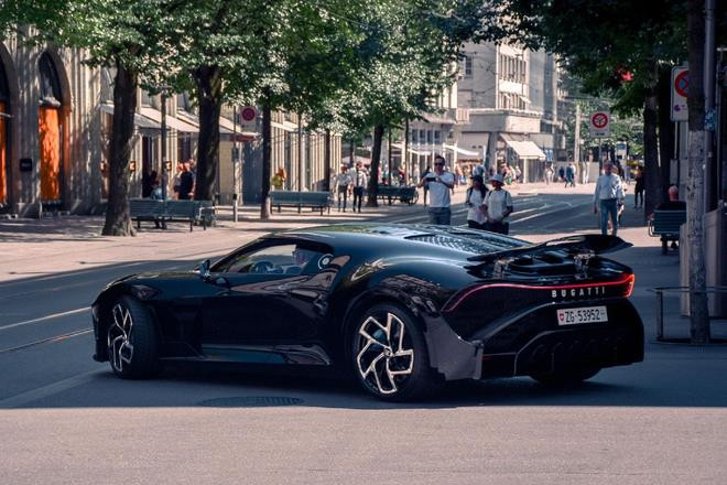 Siêu xe 19 triệu USD Bugatti La Voiture Noire đã có biển số - 2