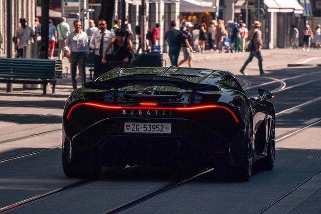 Siêu xe 19 triệu USD Bugatti La Voiture Noire đã có biển số - 1