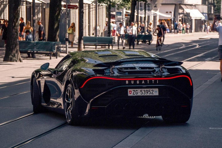 Siêu xe 19 triệu USD Bugatti La Voiture Noire đã có biển số - 8