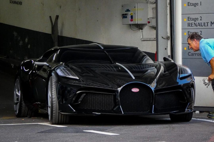 Siêu xe 19 triệu USD Bugatti La Voiture Noire đã có biển số - 4