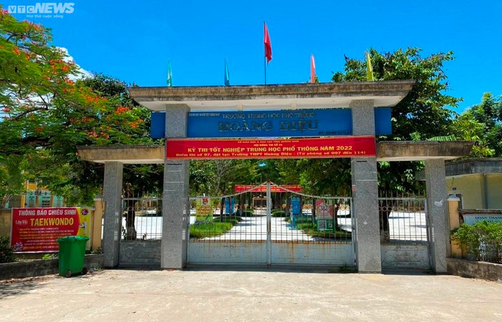 Quanh năm tất bật phụ mẹ bán dép ở chợ, nữ sinh xứ Quảng 'gặt' điểm 10 môn Văn - 3