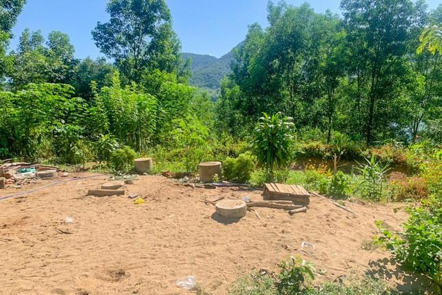 Tháo dỡ nhà sàn trái phép của vợ Chánh án TAND huyện ở Bình Định - 2