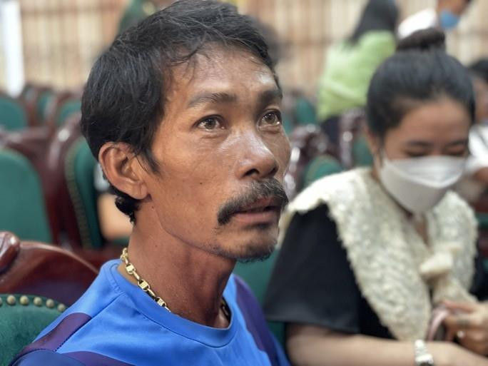 Đón 5 ngư dân Bình Thuận sống sót kỳ diệu sau 12 ngày đêm lênh đênh trên biển - 6