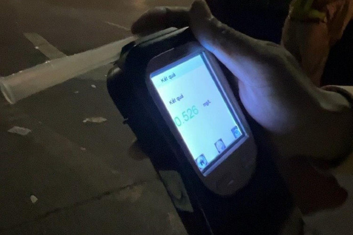 Tài xế xe khách vi phạm nồng độ cồn cao ngất ngưởng trên cao tốc - 2