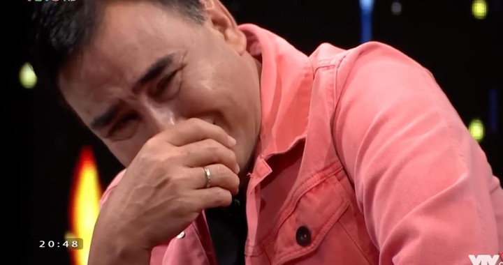 Quyền Linh khóc nức nở khi xem lại những thước phim của Lê Công Tuấn Anh - 2