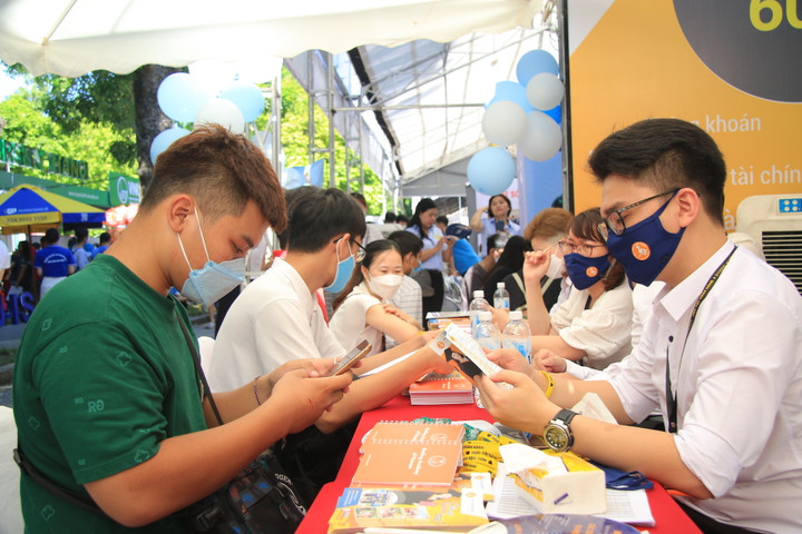 Sau khi biết điểm thi tốt nghiệp THPT 2022, thí sinh cần làm gì? - 1