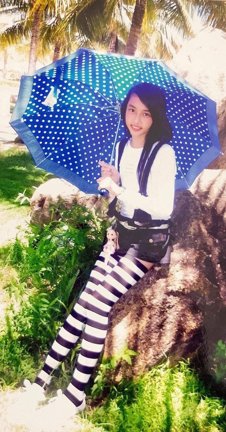 Bất ngờ với phong cách thời trang thuở nhỏ của Hoa hậu Nguyễn Thúc Thùy Tiên - 3