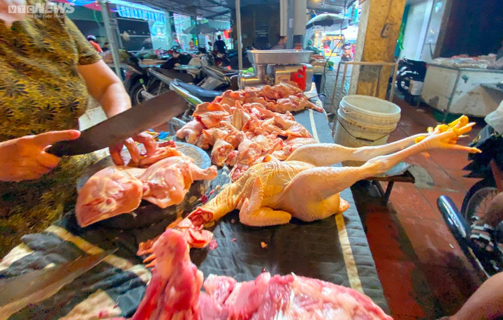 Không giảm theo giá xăng, nhiều loại thực phẩm, rau xanh còn đắt đỏ hơn - 2