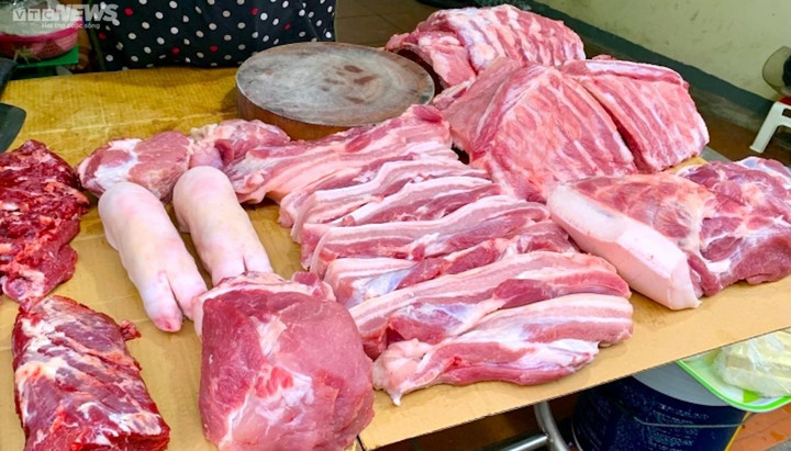 Không giảm theo giá xăng, nhiều loại thực phẩm, rau xanh còn đắt đỏ hơn - 1