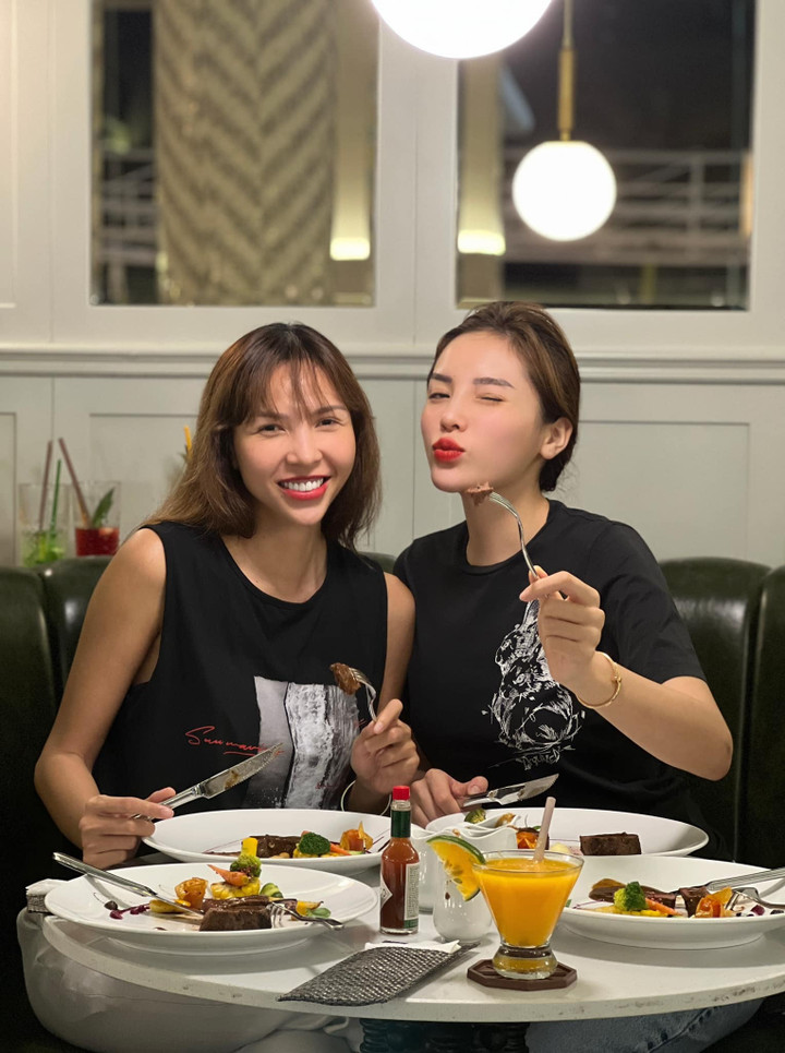 Sao Việt 27/7: Trấn Thành hôn Hari Won thắm thiết đáp trả tin đồn ly dị - 5