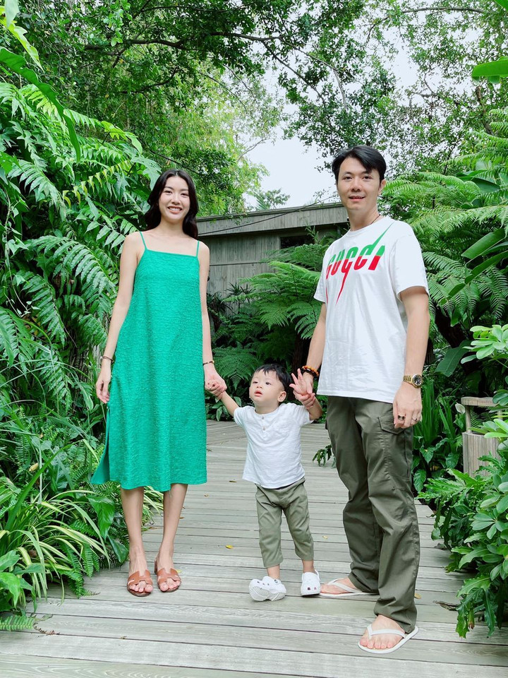 Sao Việt 27/7: Trấn Thành hôn Hari Won thắm thiết đáp trả tin đồn ly dị - 3