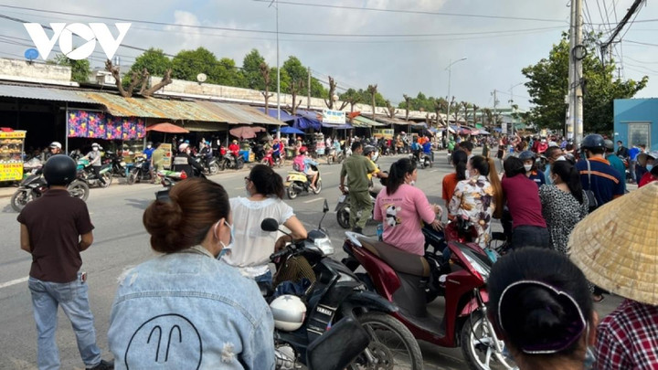 Cháy xưởng sản xuất rộng 2000m2 ở Bình Dương, khói bao trùm cả một vùng - 3