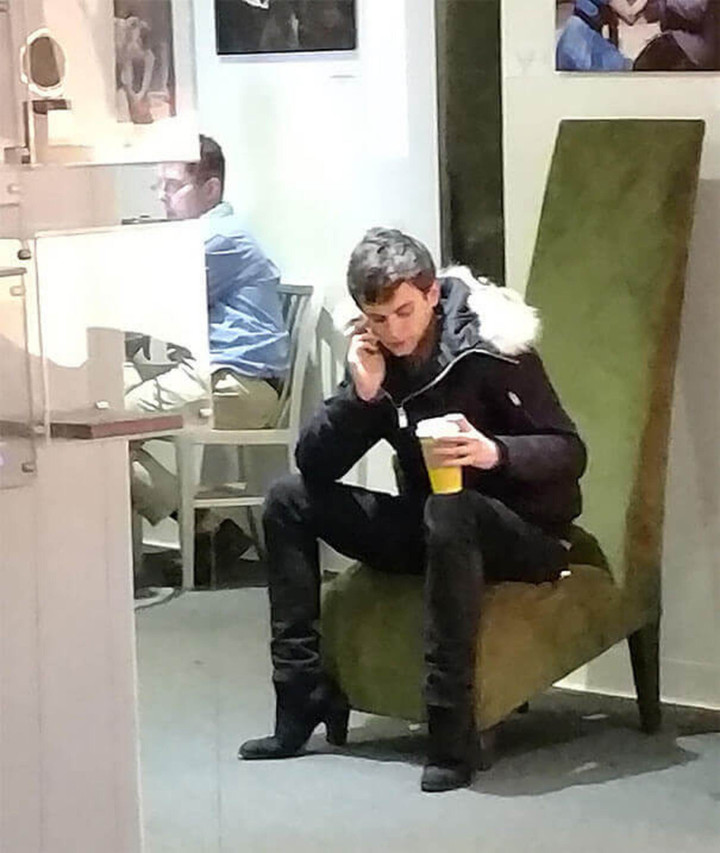 Khoảnh khắc gây hiểu lầm khiến người qua đường phải căng mắt nhìn lại vài lần - 1