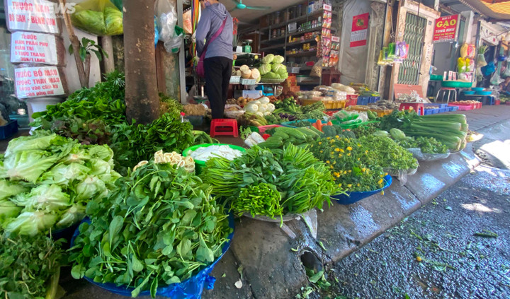 Giá xăng liên tiếp giảm sâu, giá hàng hóa vẫn diễn biến lạ lùng - 2