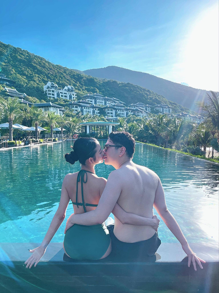 Sao Việt 28/7: Tình cũ Trấn Thành khoe ảnh ngọt ngào bên chồng điển trai - 2