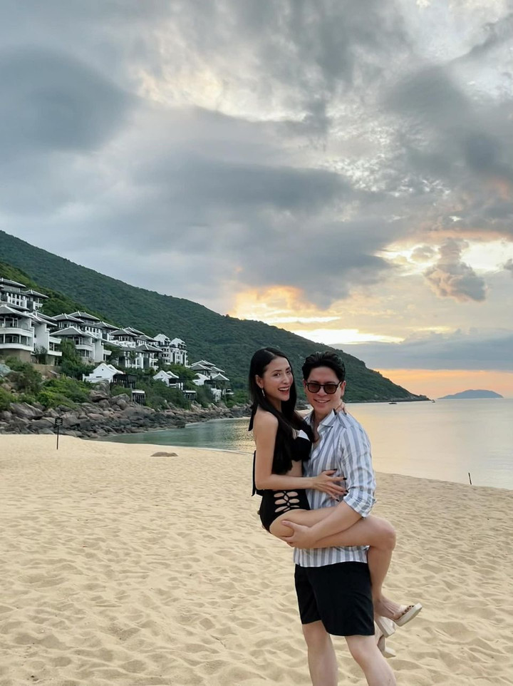 Sao Việt 28/7: Tình cũ Trấn Thành khoe ảnh ngọt ngào bên chồng điển trai - 1