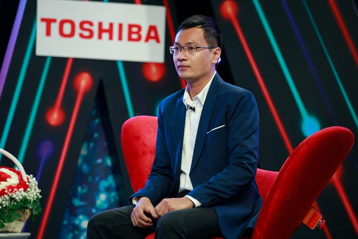 Hát tặng ca khúc 'Tình yêu diệu kỳ', chàng trai khiến cô giáo tiếng Anh mở lòng - 1