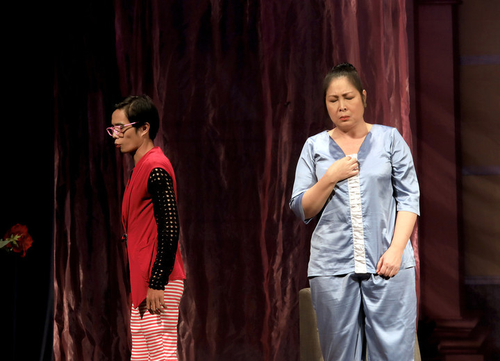 NSND Hồng Vân rơi nước mắt nhiều lần trên sân khấu cùng các học trò - 4