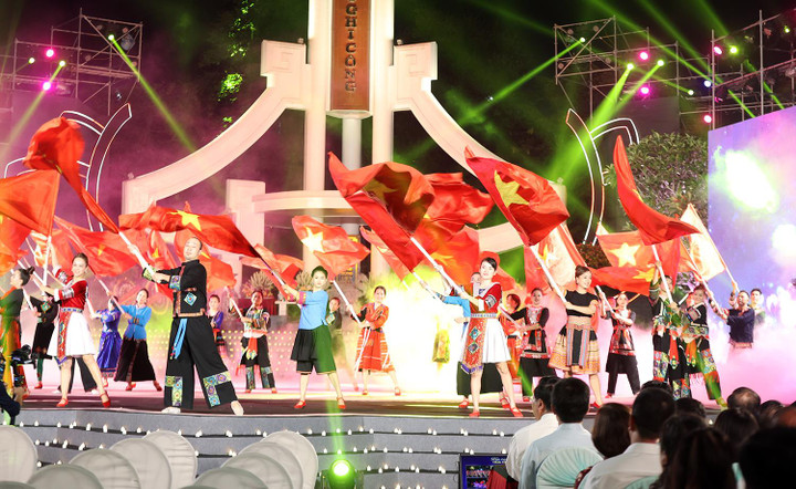 'Khúc tráng ca hòa bình' tái hiện và khắc ghi những trang sử hào hùng - 15