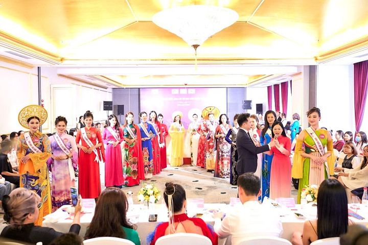 Ca sĩ Đan Trường, Trung Quang mở màn đêm chung kết Hoa hậu áo dài Việt Nam 2022 - 3