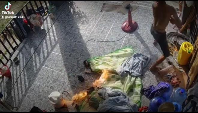 Khoảnh khắc lửa bất ngờ bùng lên cạnh 1 thanh niên đang ngủ chỉ trong tích tắc - 4