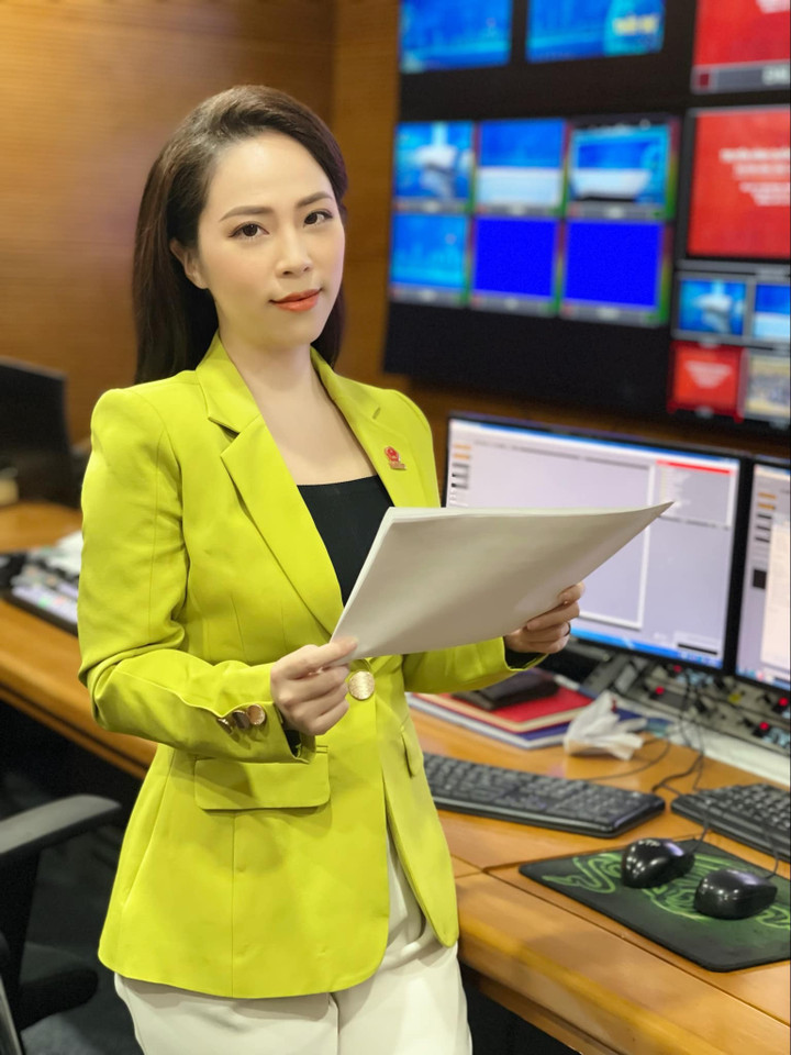 Bật mí về bà xã cùng ngành của 2 nam MC điển trai dẫn sóng VTV - 1