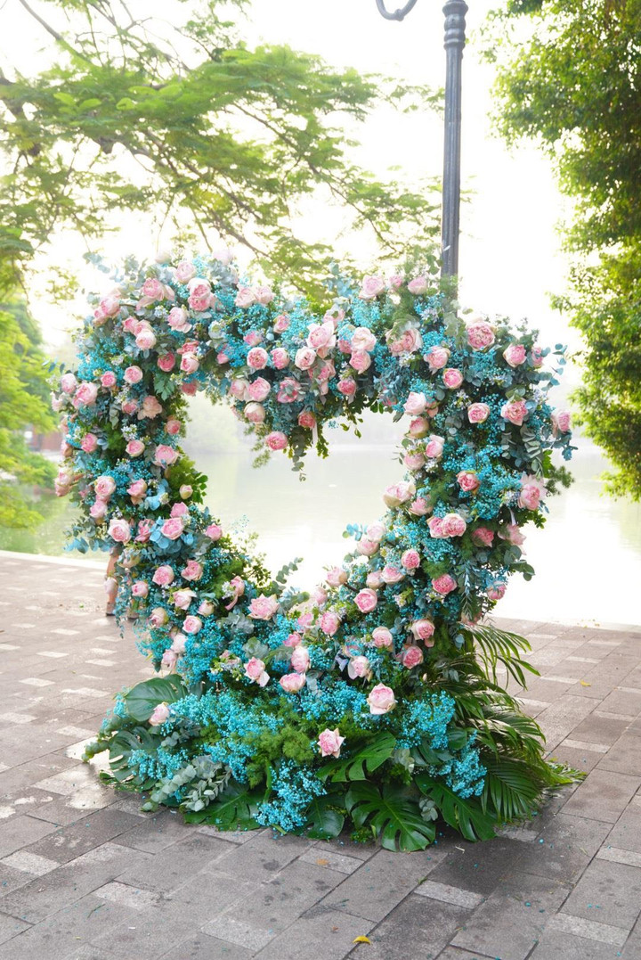 Hàng trăm nghìn hoa sen nở khắp đường phố Hà Nội mùa lễ Vu Lan - 3