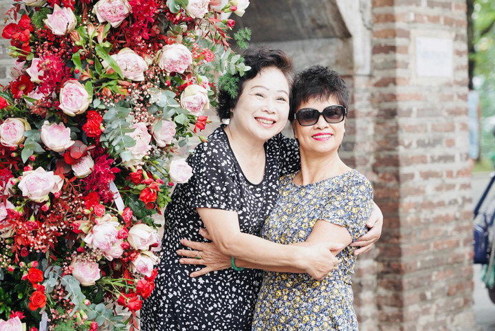 Hàng trăm nghìn hoa sen nở khắp đường phố Hà Nội mùa lễ Vu Lan - 9