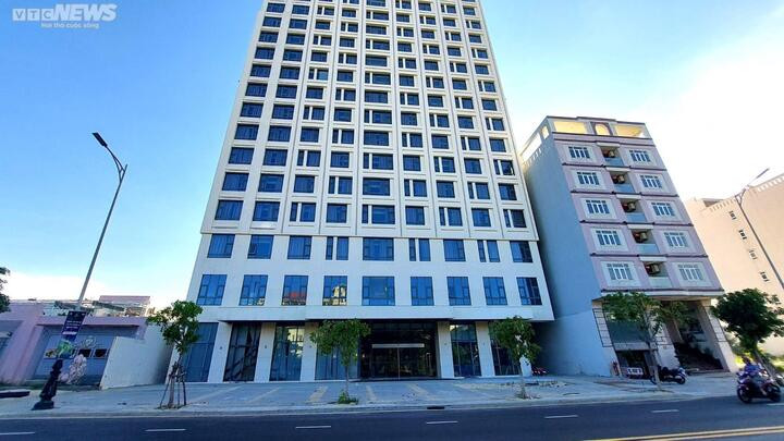 Nhà hàng đóng cửa, khách sạn vắng lặng tại phố du lịch ven biển Đà Nẵng - 7