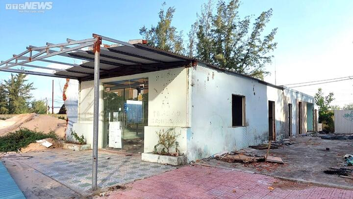 Nhà hàng đóng cửa, khách sạn vắng lặng tại phố du lịch ven biển Đà Nẵng - 5