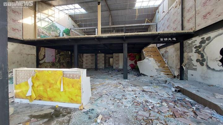 Nhà hàng đóng cửa, khách sạn vắng lặng tại phố du lịch ven biển Đà Nẵng - 3