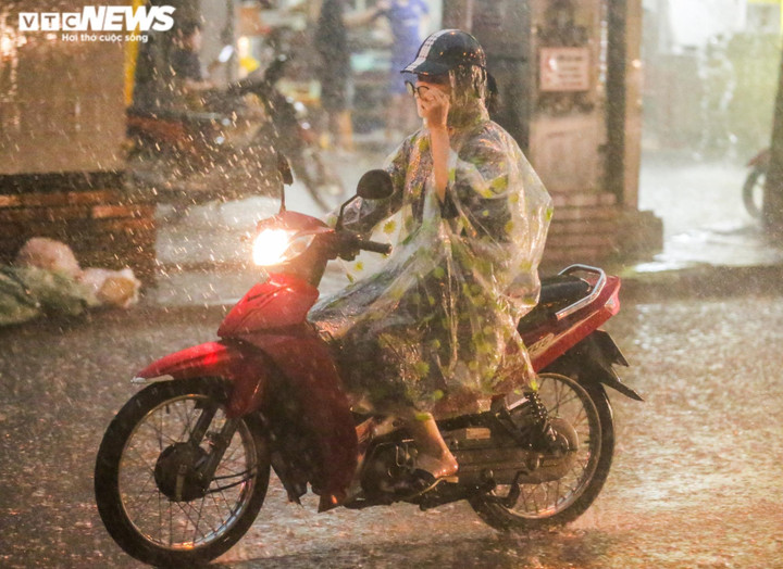 Thời tiết ngày 29/7: Miền Bắc ngày nắng nóng, chiều tối mưa dông - 1