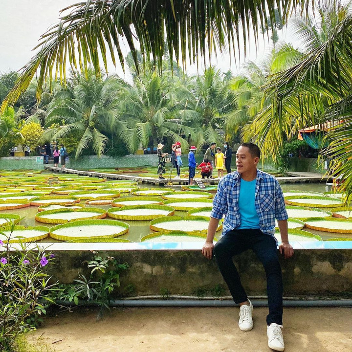 Ngôi chùa có hồ sen ‘mọc’ lên từ hố bom, lá sen khổng lồ có thể đỡ được cả người - 5