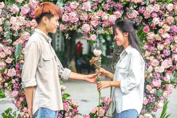 Hàng nghìn bông hoa sen và lời yêu thương được trao lan tỏa nhân mùa Vu Lan - 4