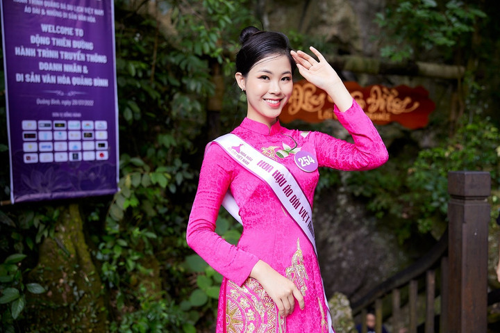 Nhan sắc của nữ sinh Đại học Ngoại thương - tân Á hậu 2 cuộc thi Hoa hậu áo dài - 7