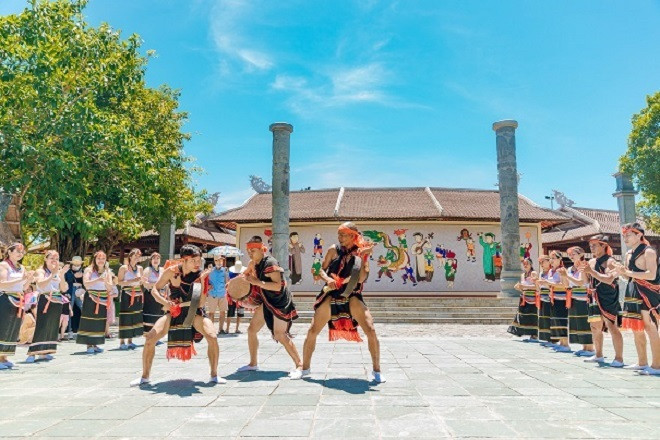 Lễ hội cồng chiêng nức lòng du khách tại VinWonders Nam Hội An - 3