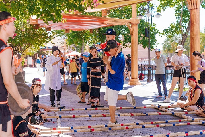 Lễ hội cồng chiêng nức lòng du khách tại VinWonders Nam Hội An - 5