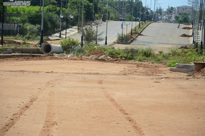 Ảnh: Dân không chịu bàn giao mặt bằng, 3km đường 'ách' 8 năm chưa xong - 7