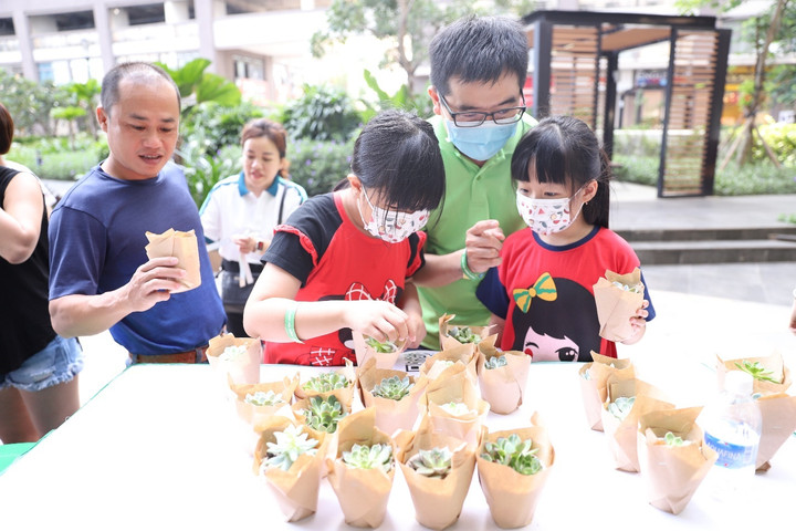 Nhiều gia đình hưởng ứng bảo vệ môi trường từ 'Ngày hội sống xanh' - 3