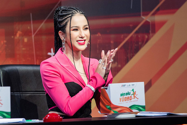 Diệp Lâm Anh rạng rỡ ngồi ghế giám khảo sau đổ vỡ hôn nhân - 5