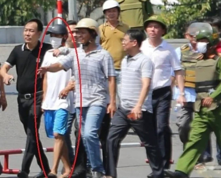 Phó Giám đốc Công an Huế kể phút đấu trí, buộc kẻ vác AK cướp tiệm vàng đầu hàng - 2