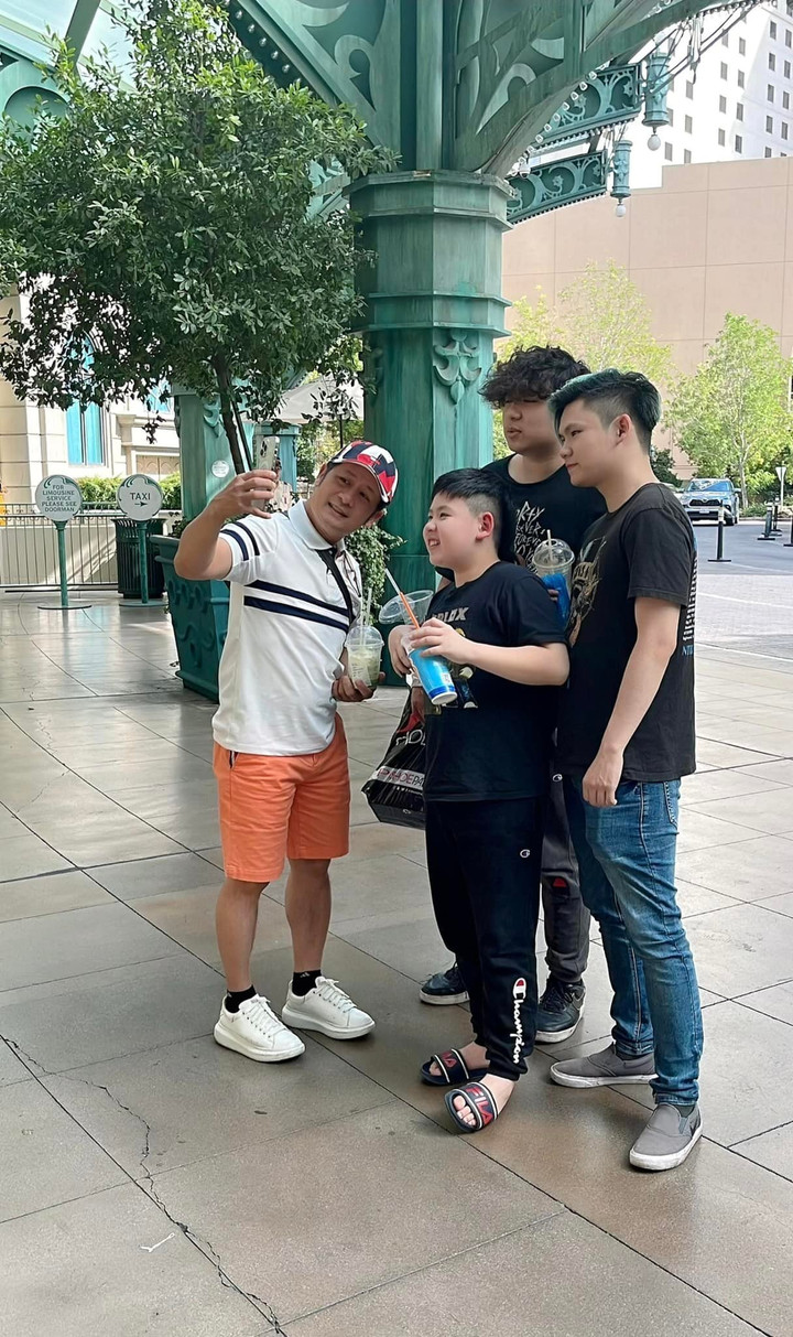 Sao Việt 1/8: Bằng Kiều đi chơi cùng vợ cũ và các con trai - 2