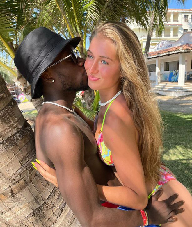 Ngắm vẻ đẹp gợi cảm của tình cũ sao Bayern Munich - 9