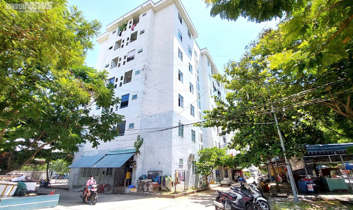 Đà Nẵng: Dân khổ sở trong chung cư, nửa đêm dậy tát nước, đi vệ sinh phải cầm dù - 8