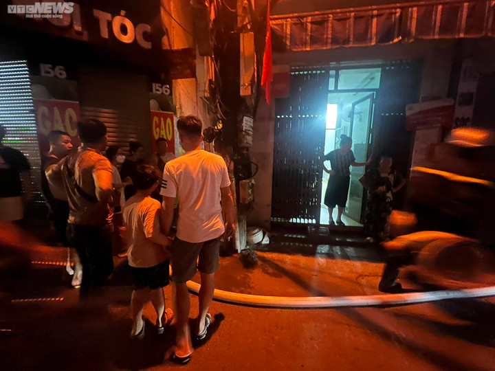 Chăng gần 2km đường ống dập đám cháy trong ngõ nhỏ ở Hà Nội - 3